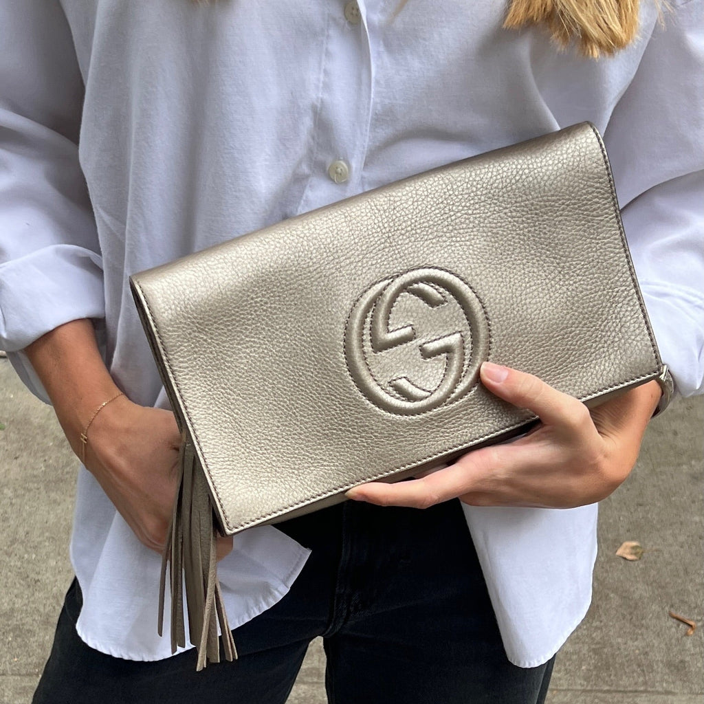 Gucci Soho Clutch in Metallic Pebbled Leather