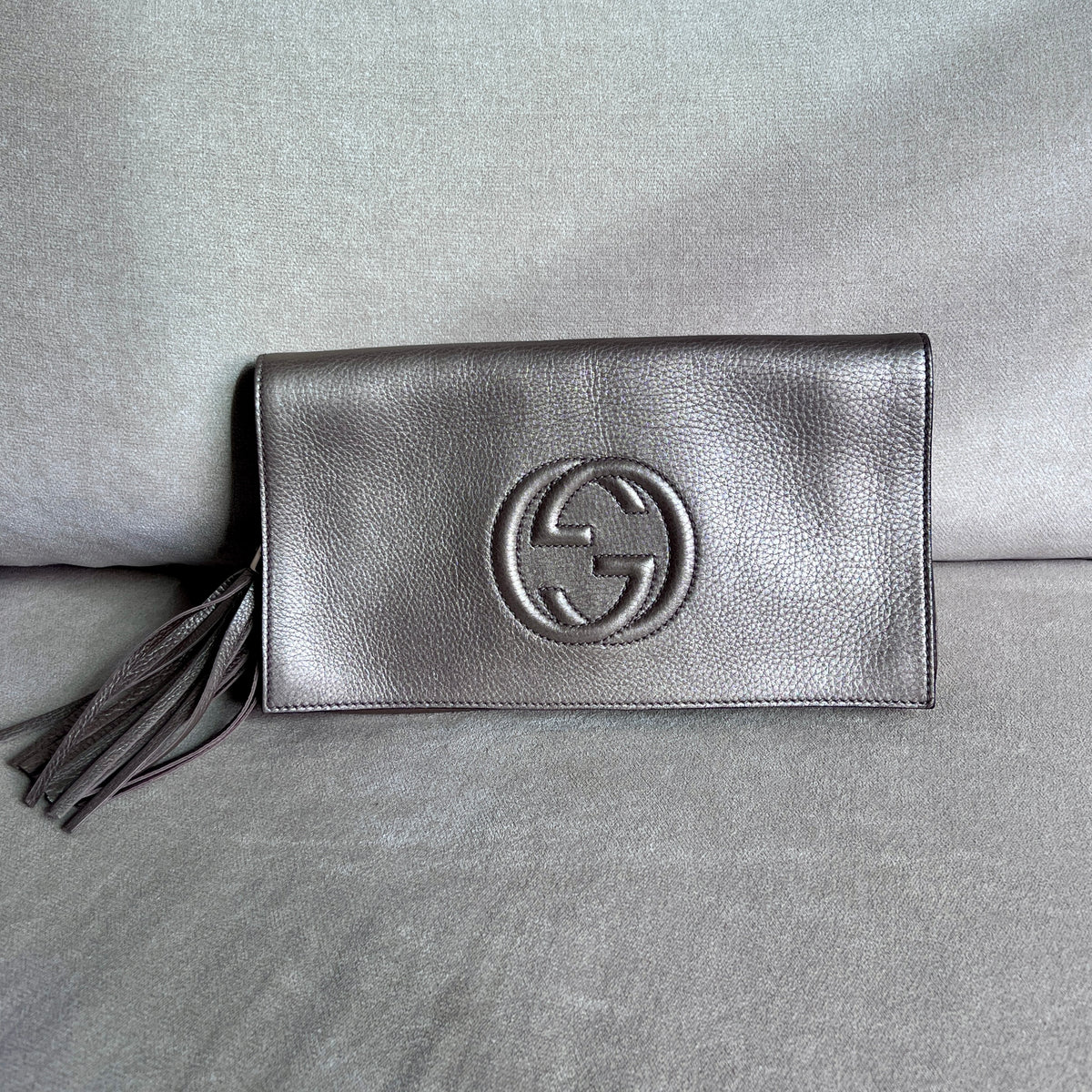 Gucci Soho Clutch in Metallic Pebbled Leather