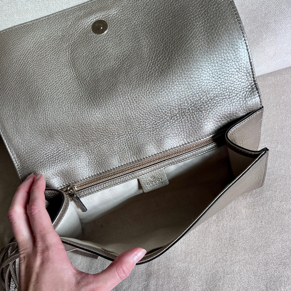 Gucci Soho Clutch in Metallic Pebbled Leather