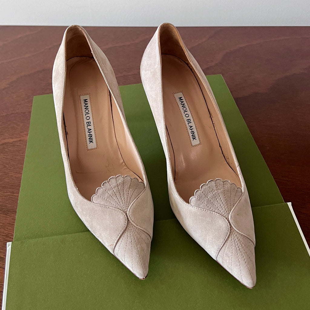Manolo Blahnik Beige Suede Pumps 38