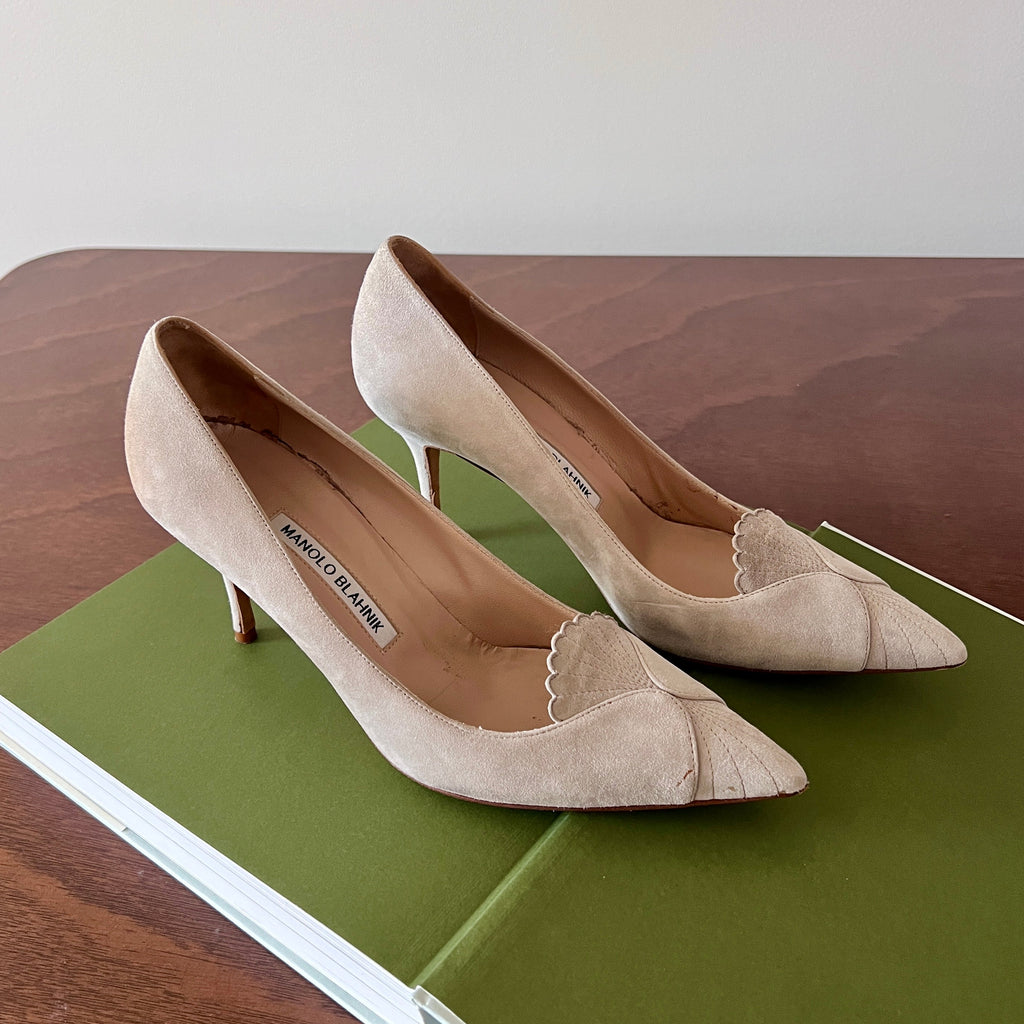 Manolo Blahnik Beige Suede Pumps 38