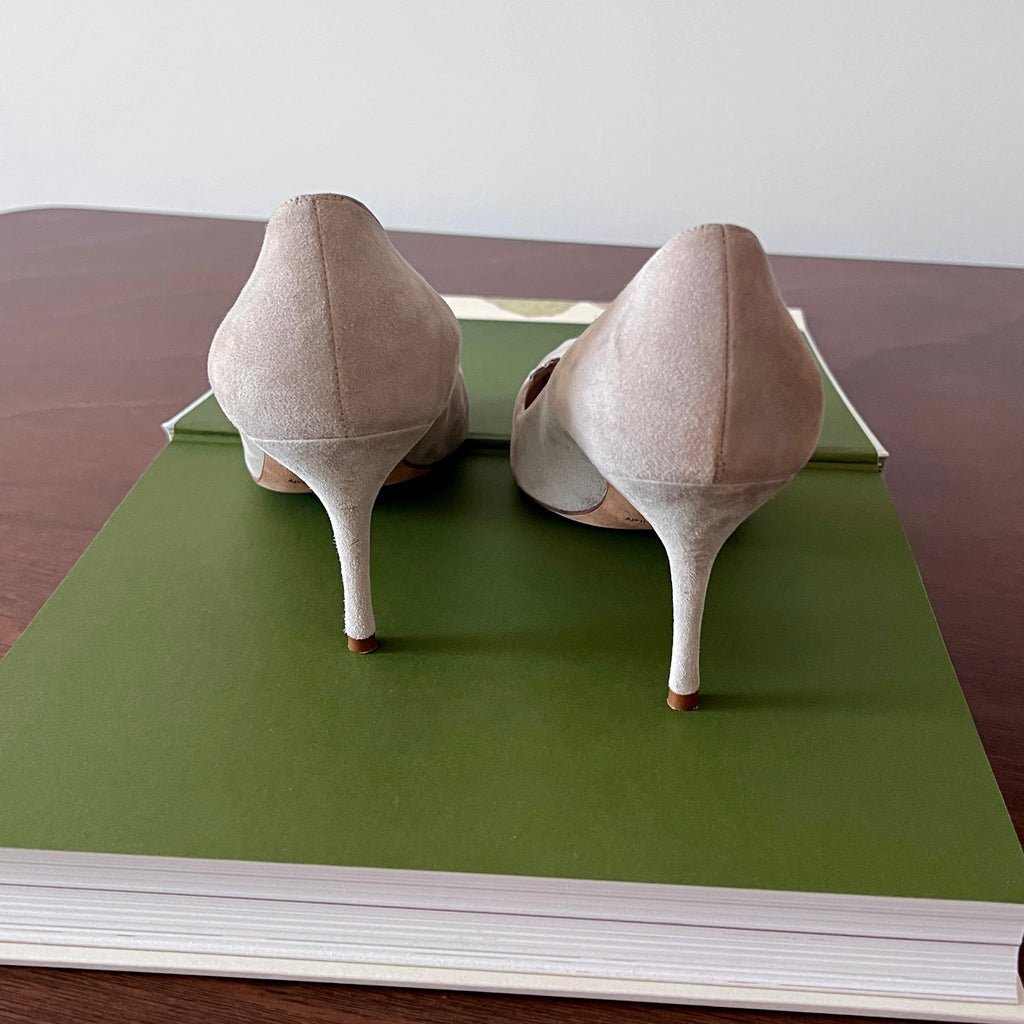 Manolo Blahnik Beige Suede Pumps 38